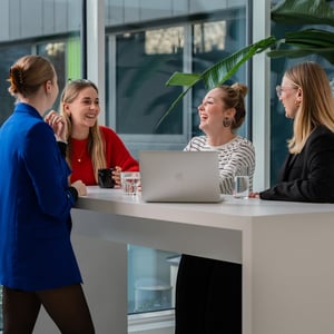 desk.ly_buero_meeting